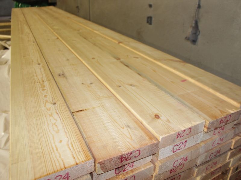 Drewno konstrukcyjne 45x70mm, świerk skandynawski suszony i strugany..