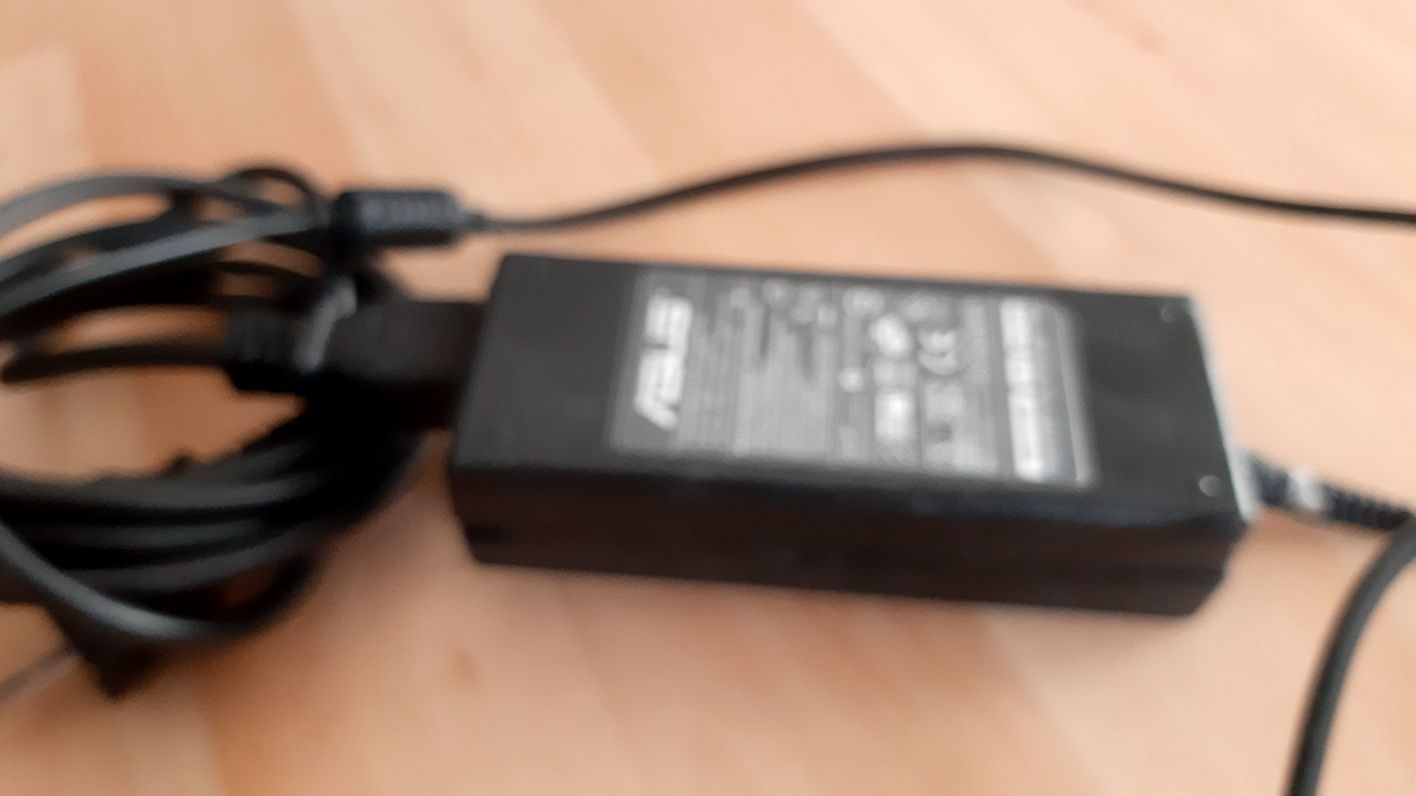 Блок питанич ноутбук ASUS