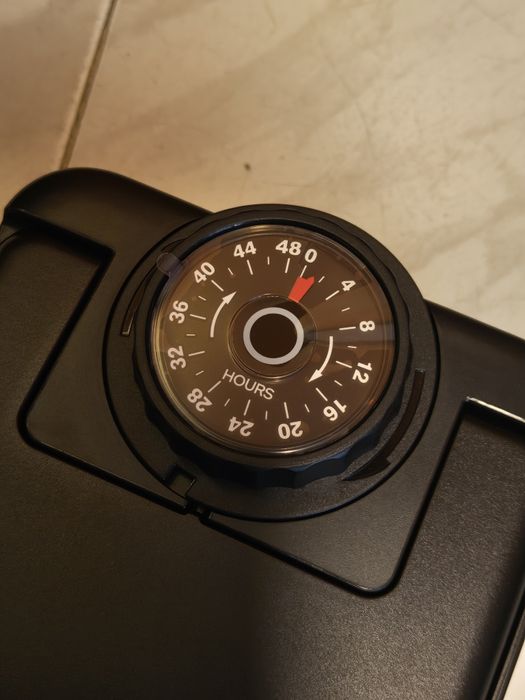 Comedouro para comidas húmidas com temporizador