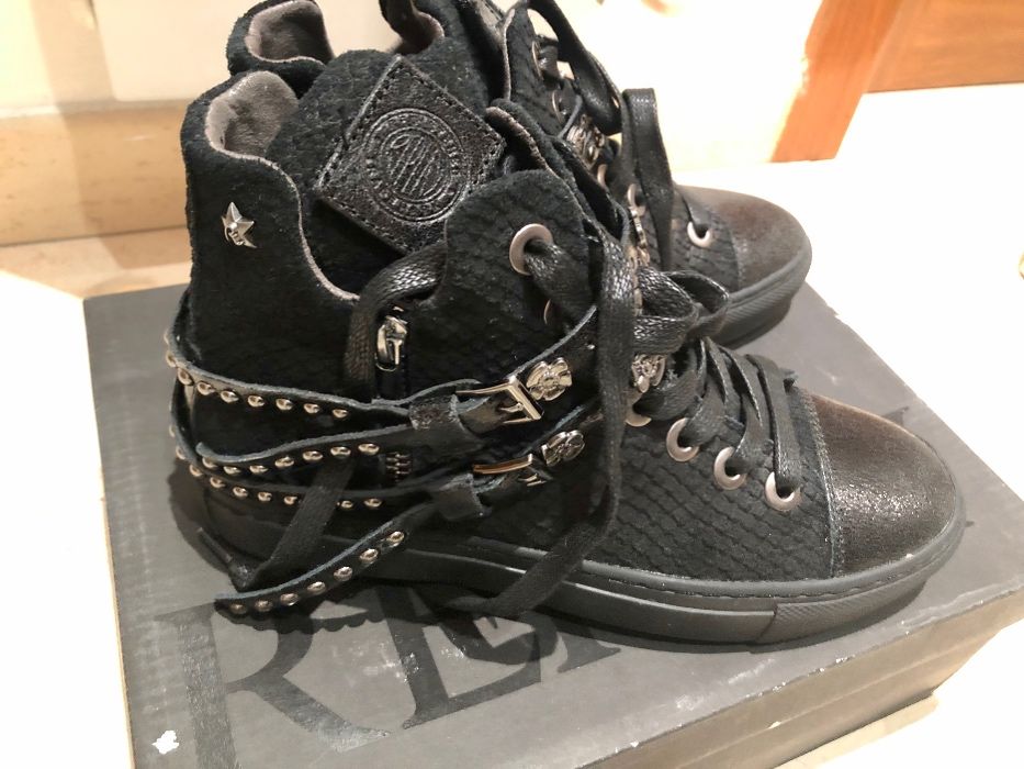 Vendo ténis pretos Replay ( como novos )