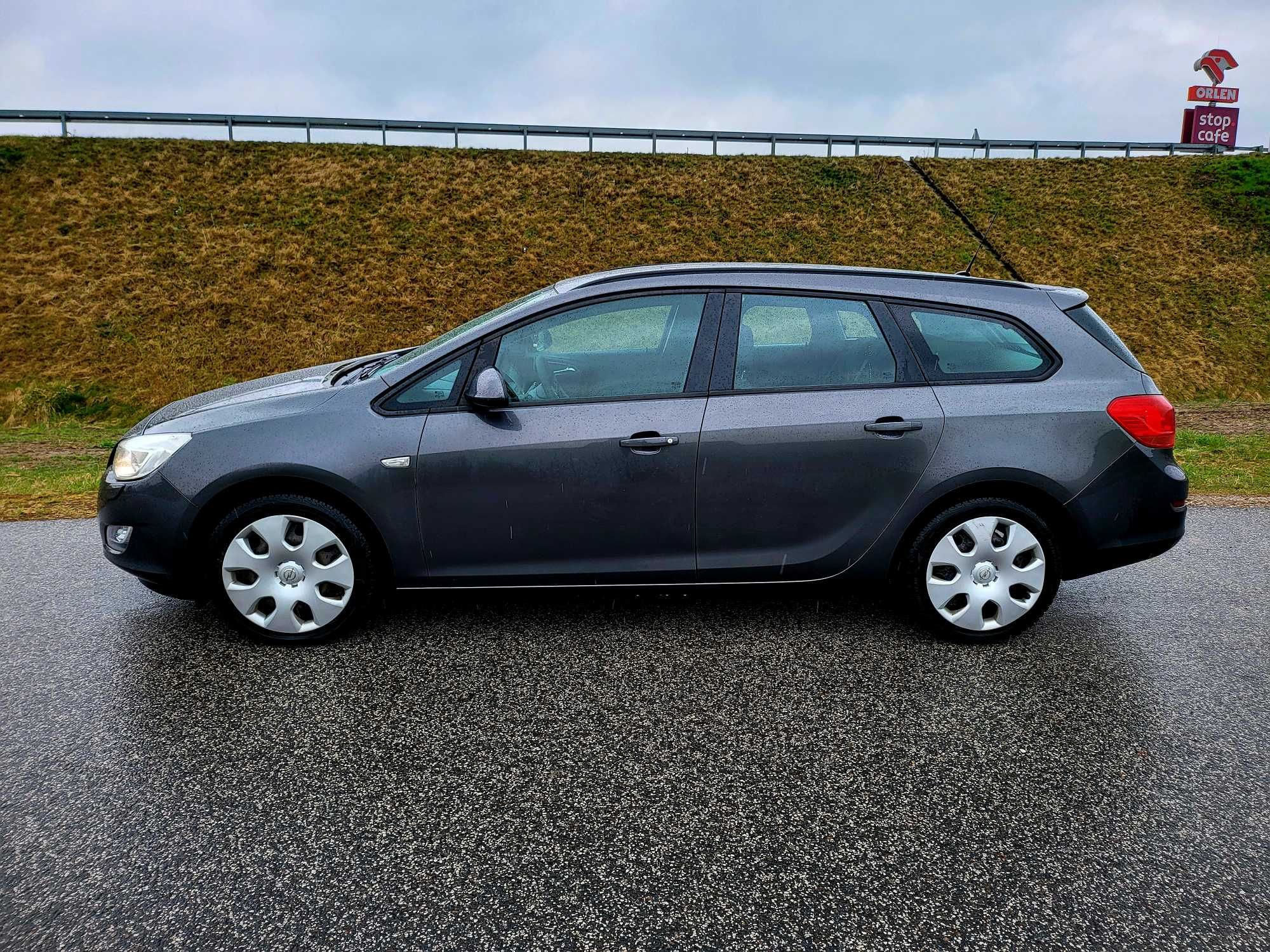OPEL ASTRA J 1.4 T klima navi android grz.fotele 6bieg hak SUPER STAN