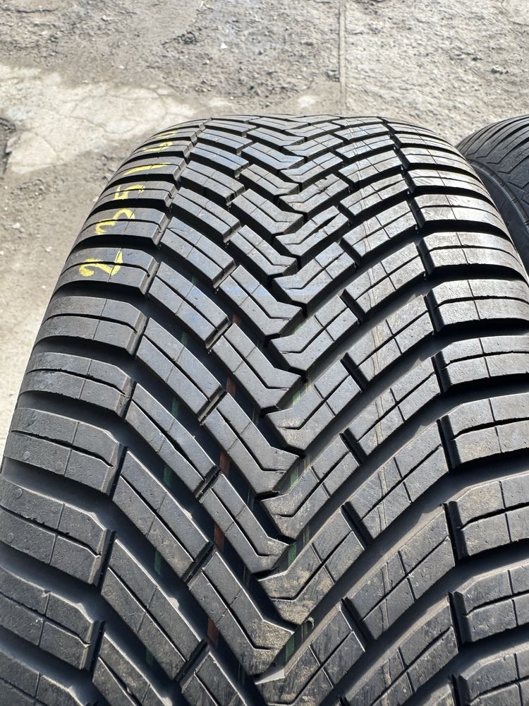 235/60R16 100H Continental AllSeasonConract