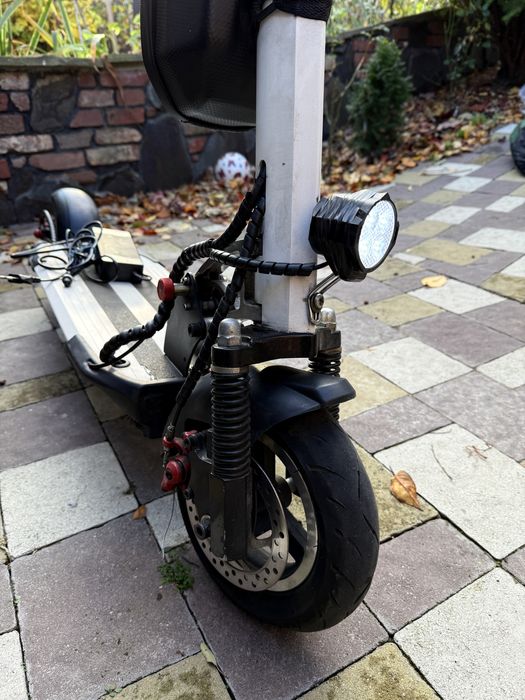 Самокат електричнийв гарному стані JX 168