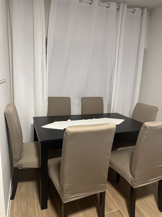 Mesa de jantar extensiva