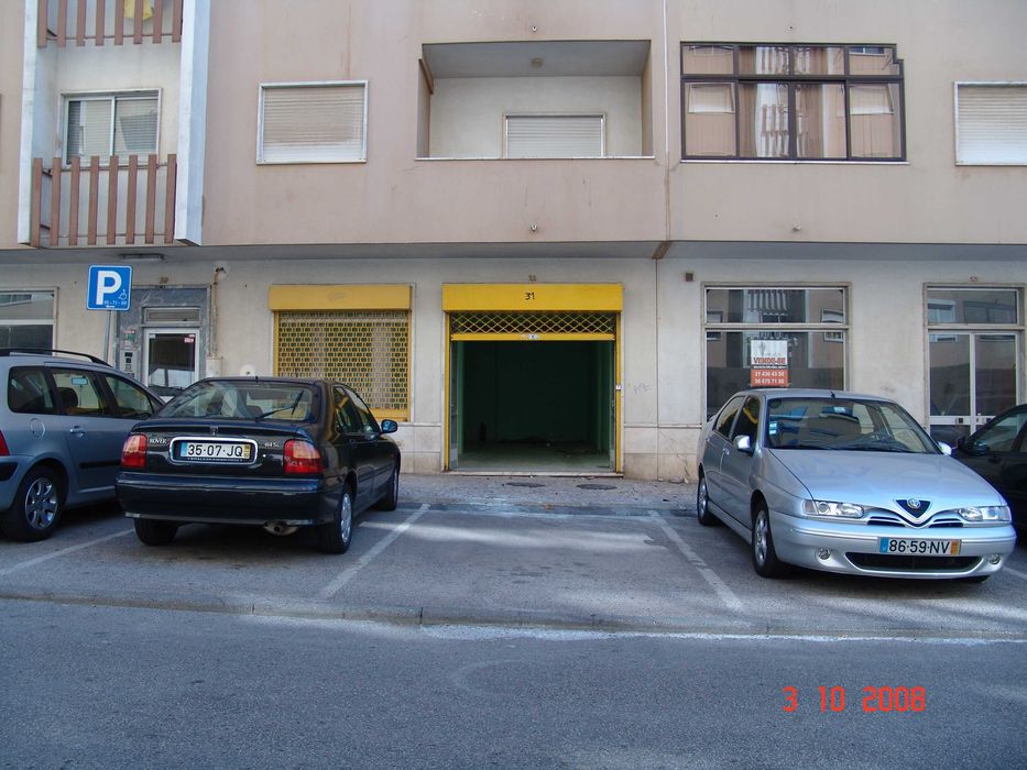 Armazém / Loja Rua da Paz e Amizade, Belas / Sintra 80mº