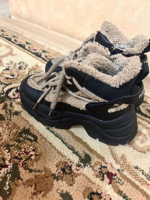 Продам взуття з еко шкіри