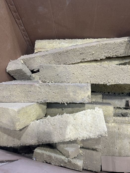 Oddam kawalki wełny minieralnej i styropianu