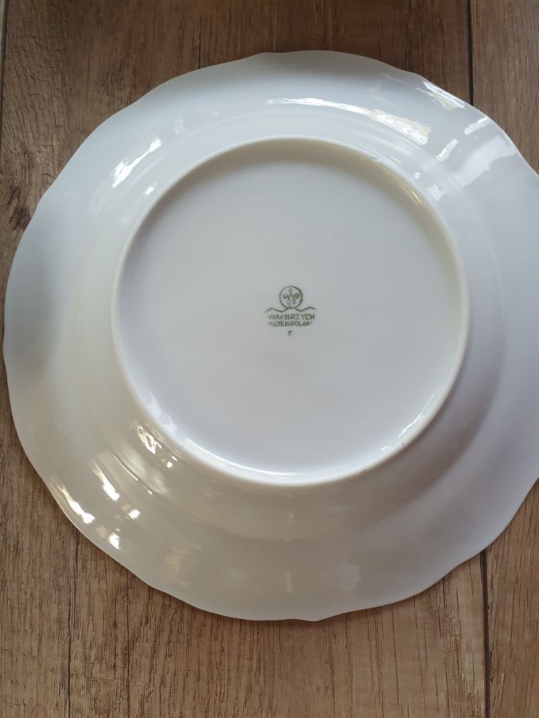 Porcelanowy talerz śniadaniowy deserowy z okresu PRL Wałbrzych ø 19 cm