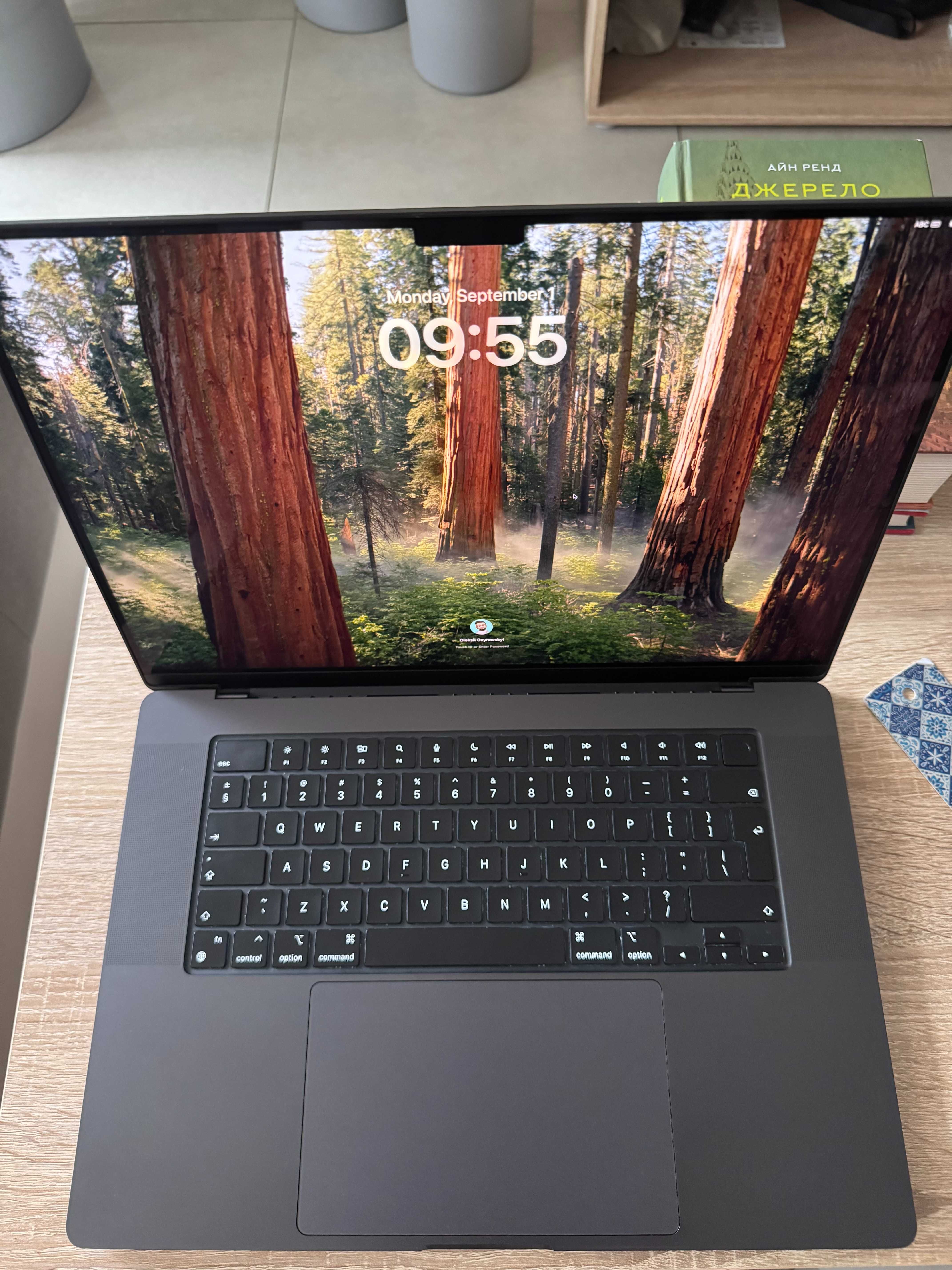 MacBook Pro 16' M4 48GB (almost new, with box)