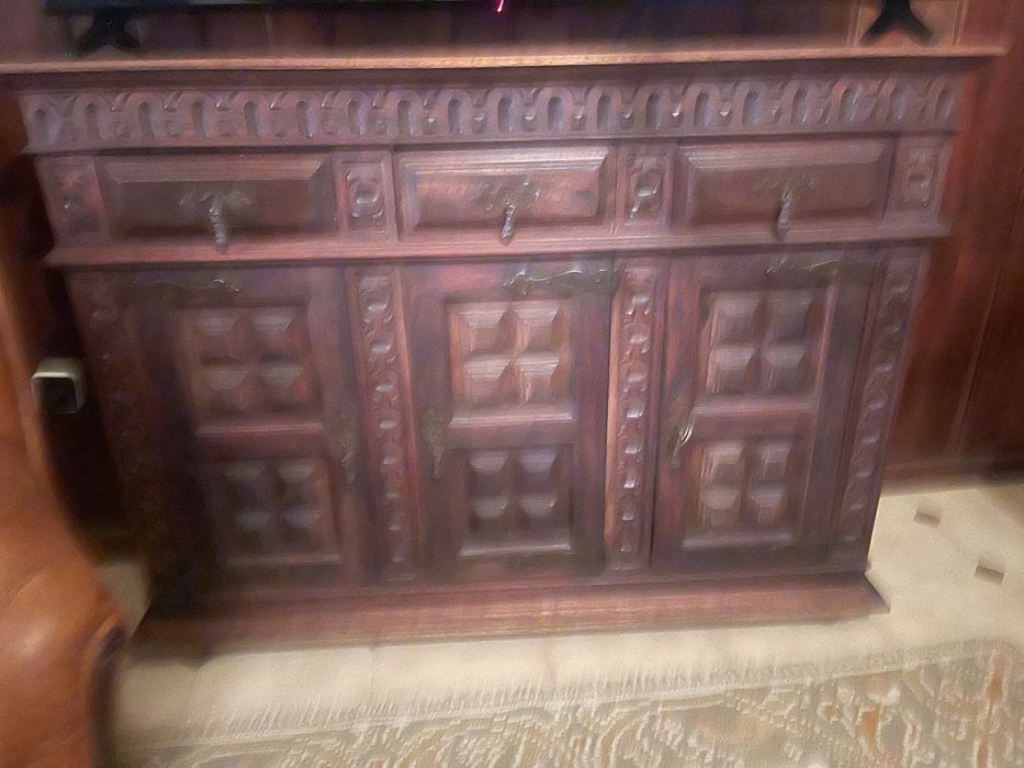 Movel aparador em madeira robusta