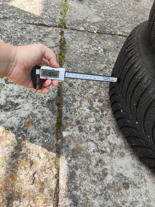 Зима шини 215/65 R16 Goodyear UltraGrip made Germany 6.5мм , Tiguan