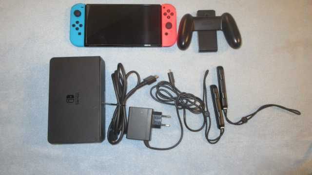 Nintendo Switch OLED konsola komplet