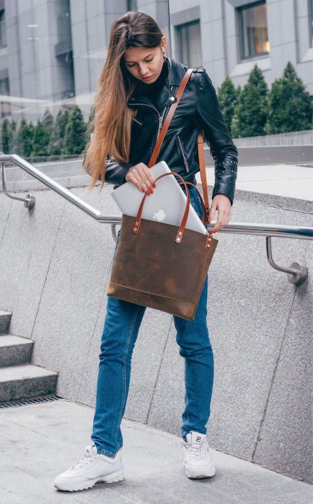 Женская кожаная сумка шоппер с ремнем на плечо