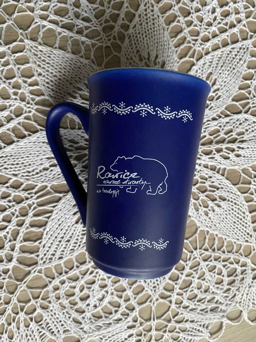 Kubek ceramiczny do kawy herbaty granatowy pamiątkowy Rawicz