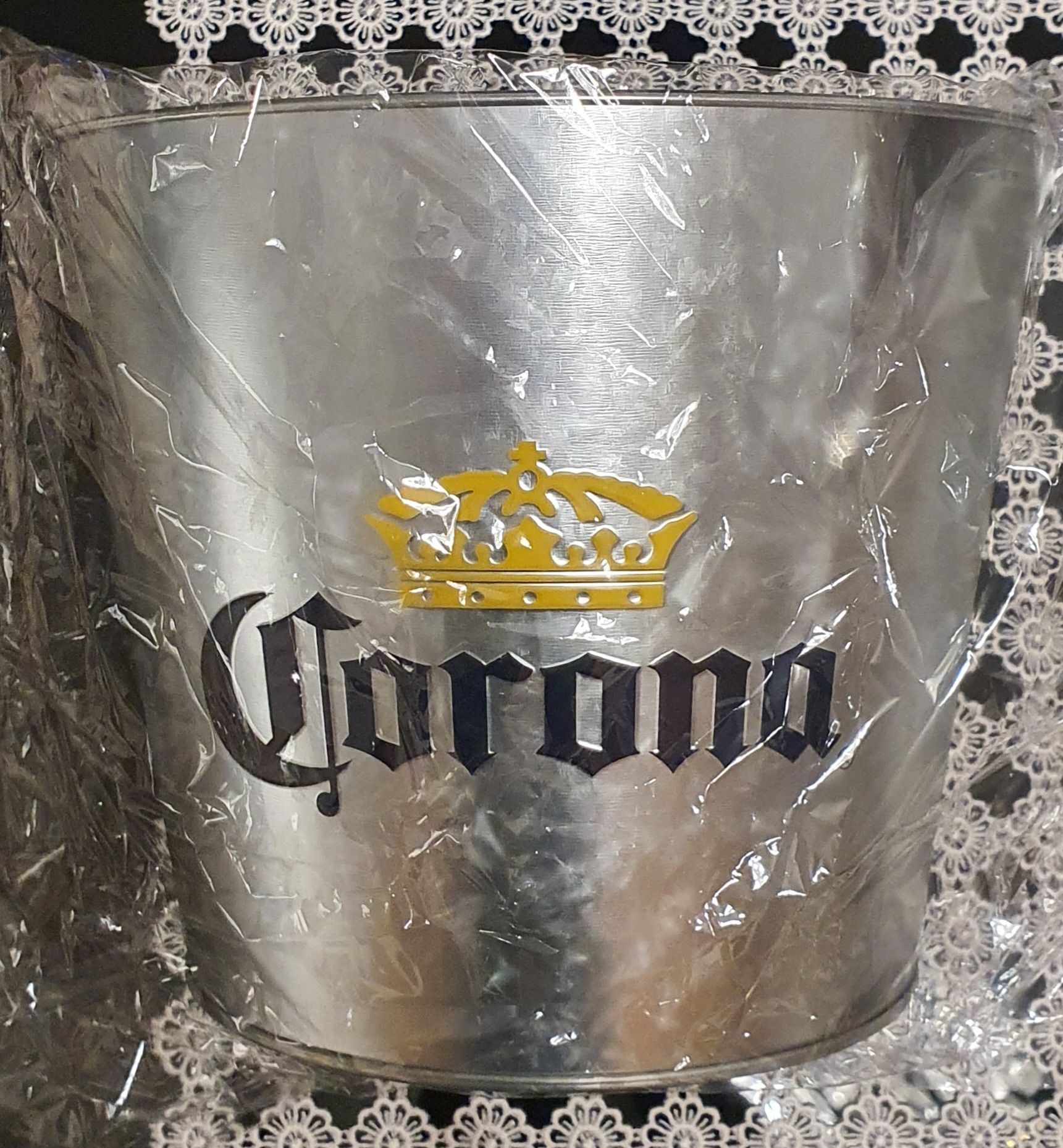 CORONA ExtraWiaderko na lód piwa cooler.