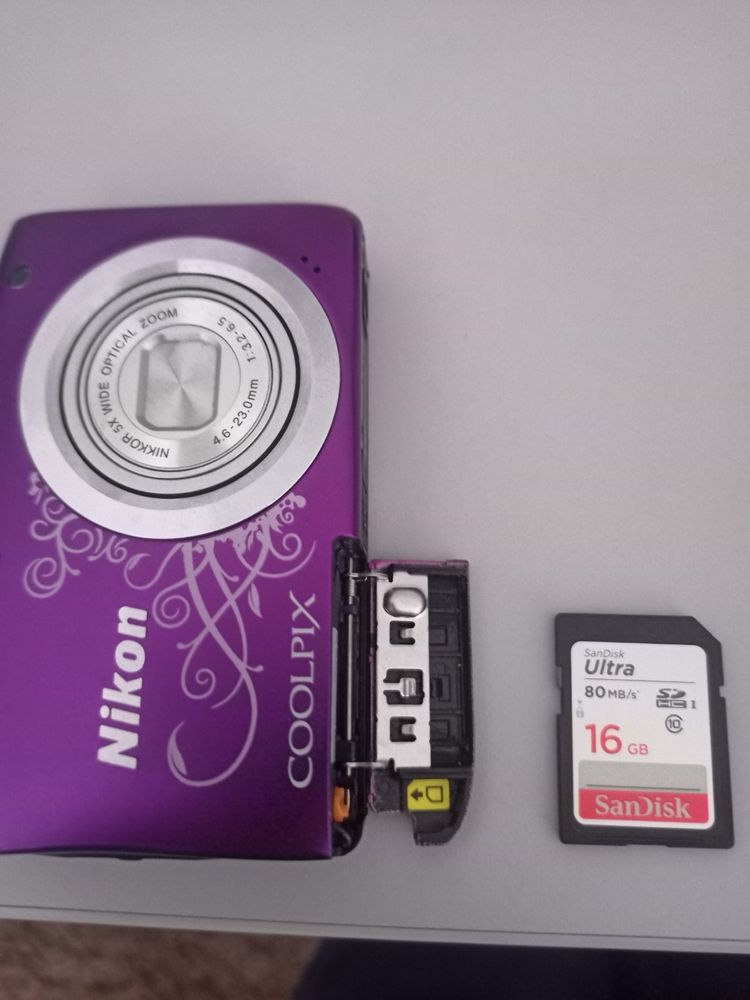 Фотоаппарат Nikon Coolpix A100 [Purple Lineart]