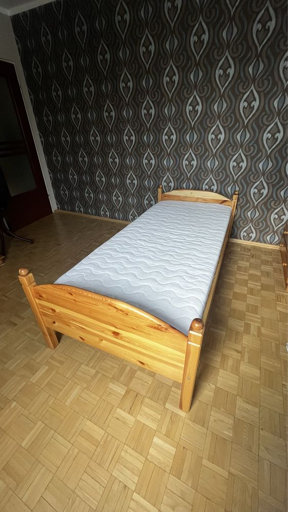 Nowe łóżko sosnowe z materacem. Materac oryginalnie zapakowane.