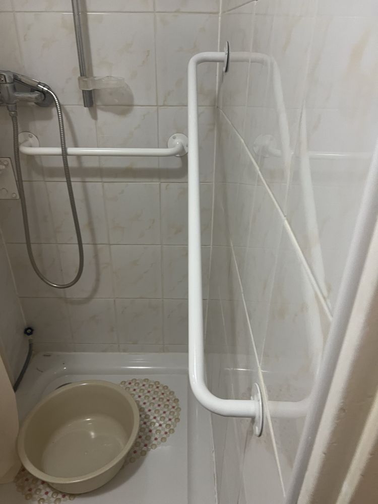 BioBidet i poręcze dla osoby niepelnosprawnej