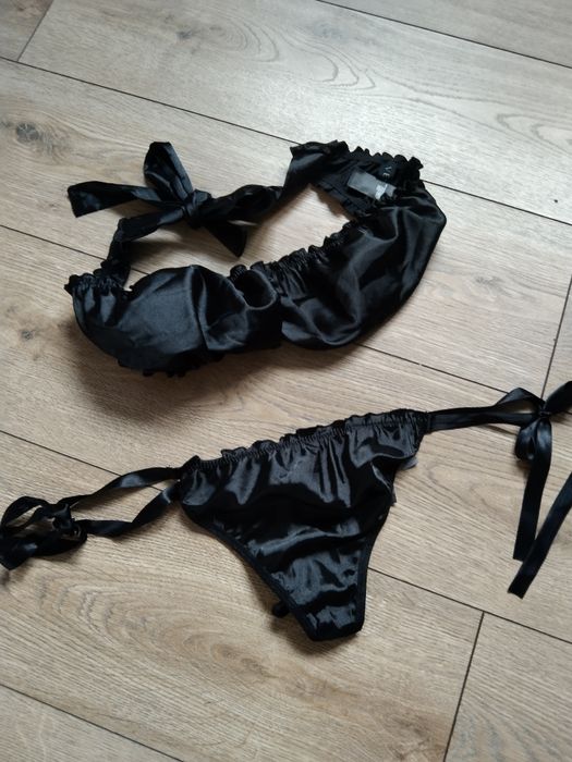 Zestaw bielizny erotycznej Venus wiązany stanik i stringi Wetlook 40 M