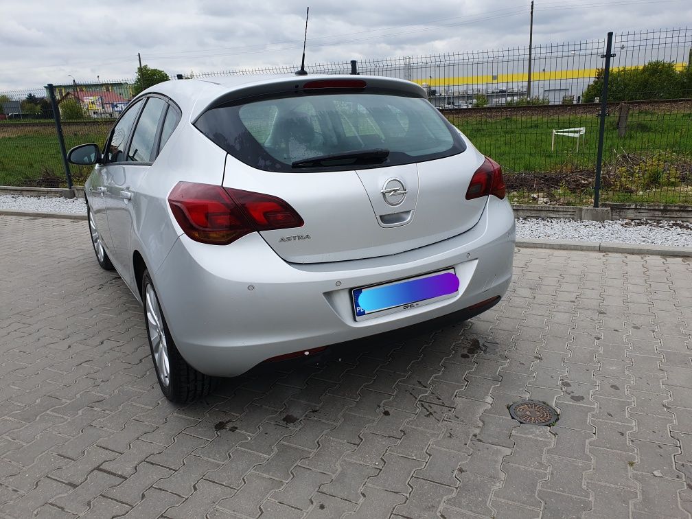 Sprzedam Opel Astra J Cosmo