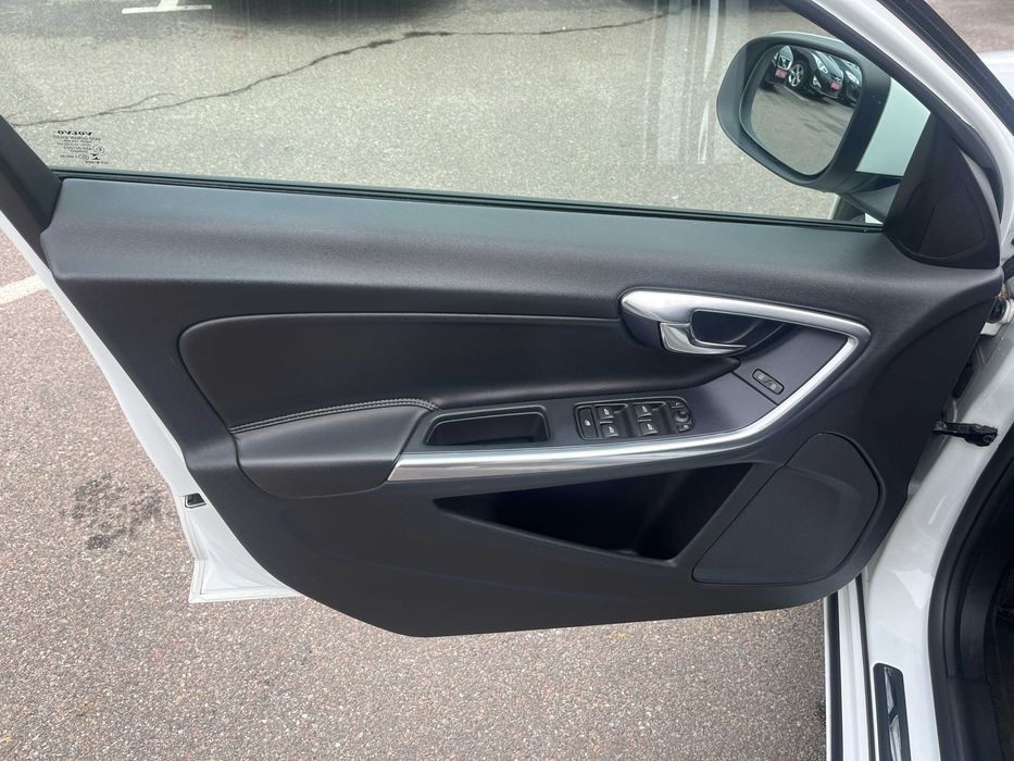 Volvo V60 (facelift) 2.0 дизель 2016 із Нідерландів