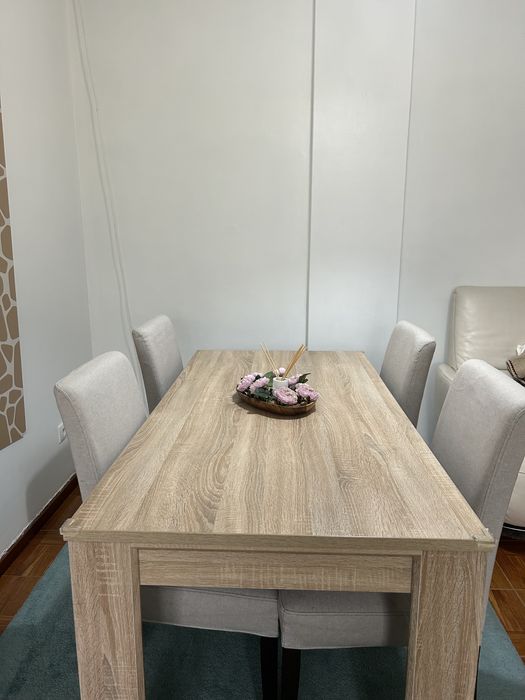 Mesa e 4 cadeiras