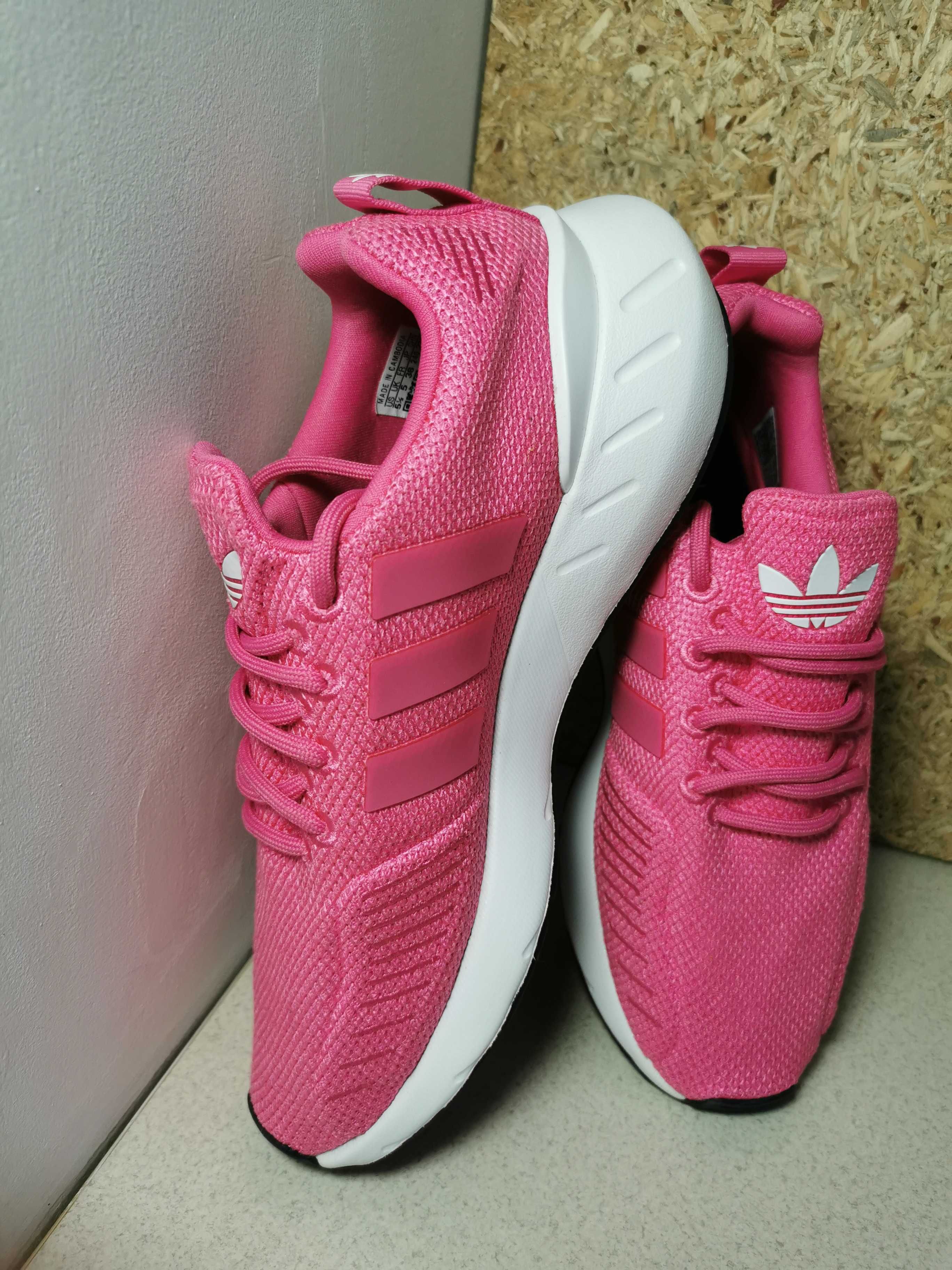 Кросівки жіночі Adidas Swift Run 22 GX9209 розмір 38