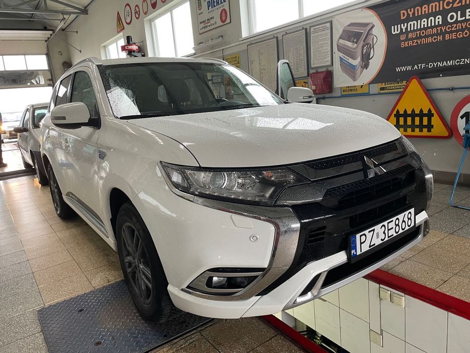 Mitsubishi Outlander Mitsubishi Outlander 2.4 PHEV rm 2020