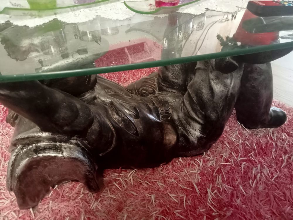 Vendo mesa com tampo em vidro