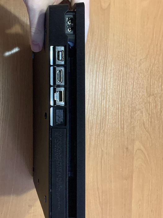 Playstation 4 slim 1tb + 3 гри