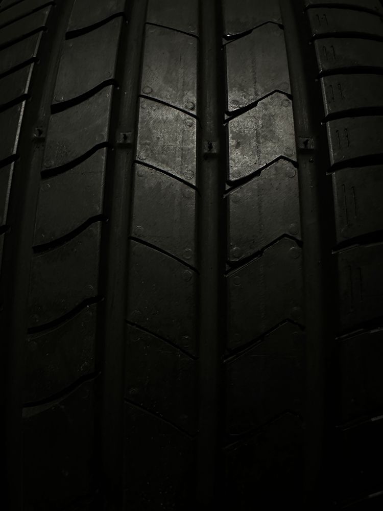 Kumho Ecsta HS51 215/55 R18