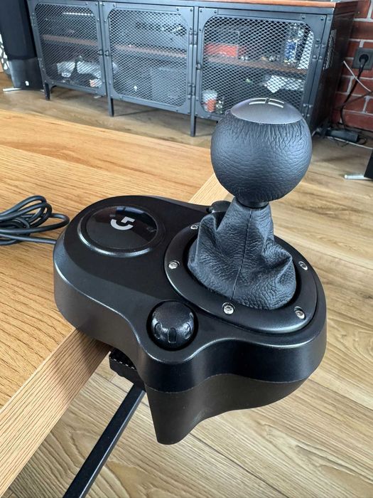 Logitech G923 pedały + skrzynia biegów + gratis stojak Wheel Stand Pro
