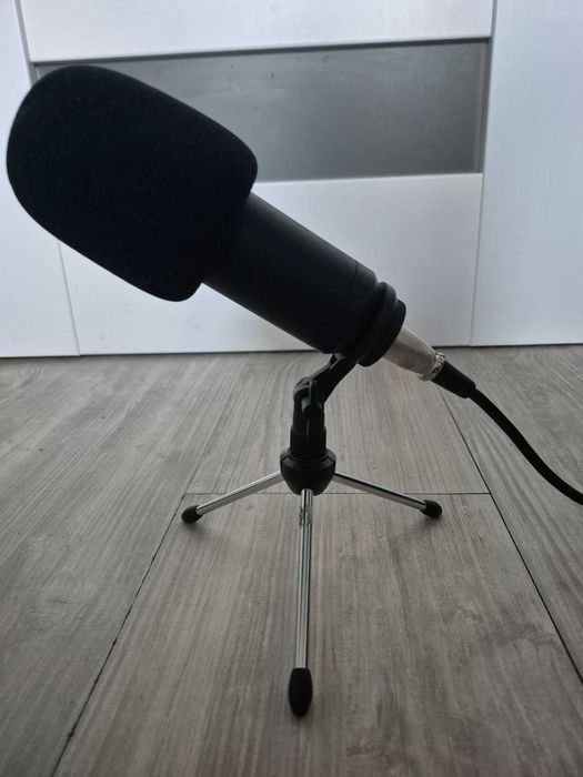 Mikrofon Tracer na biurko.