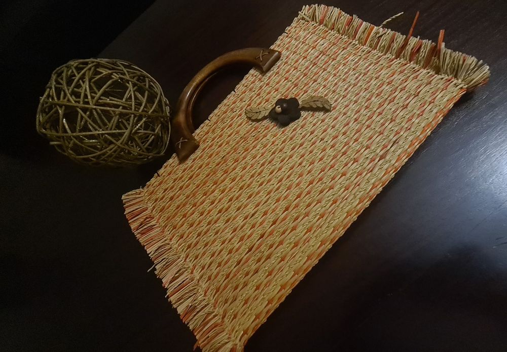 Mala de mão em palhinha