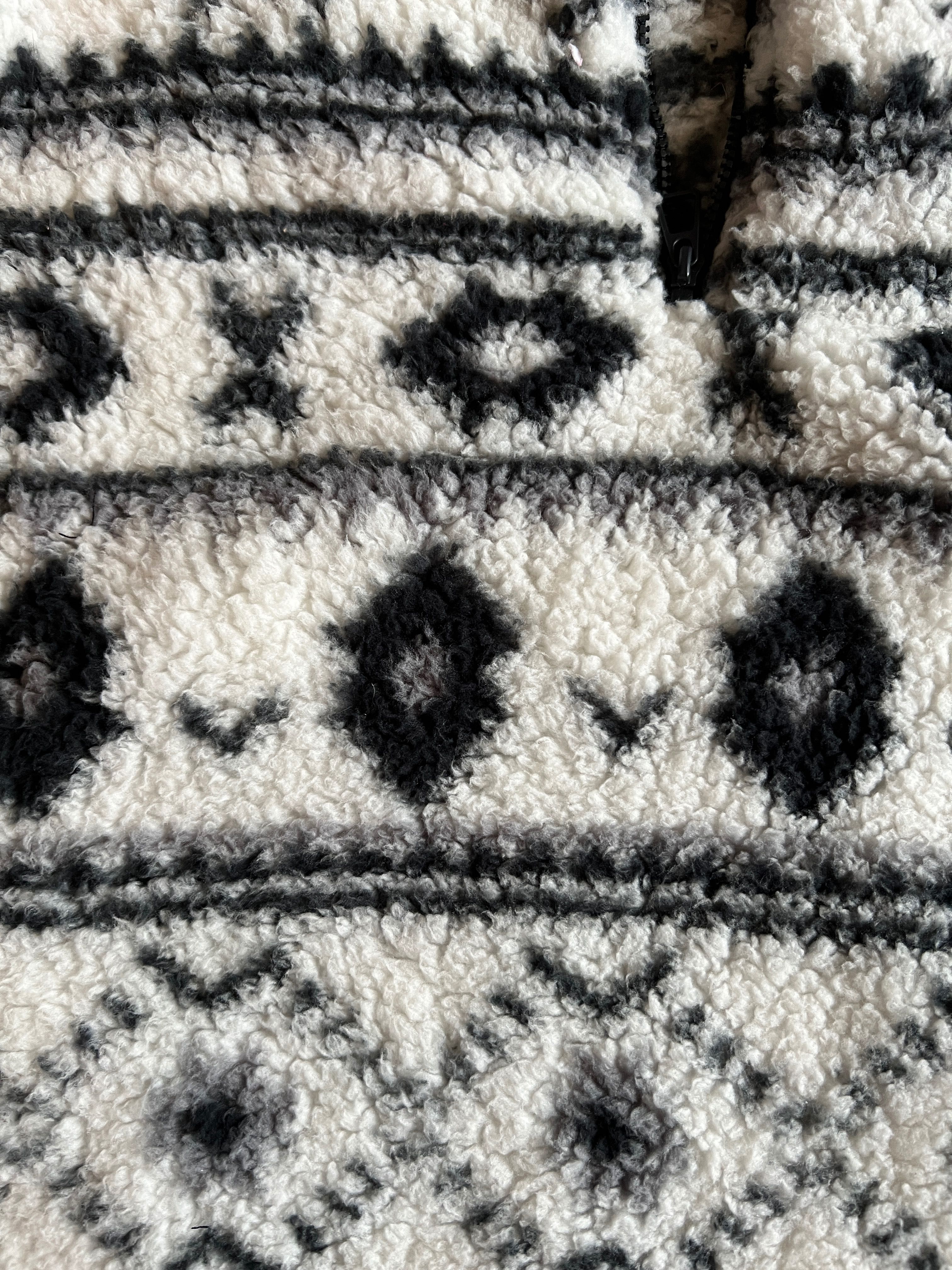 Czarna biała bluza Etno aztecka 146 152 ciepła puchata