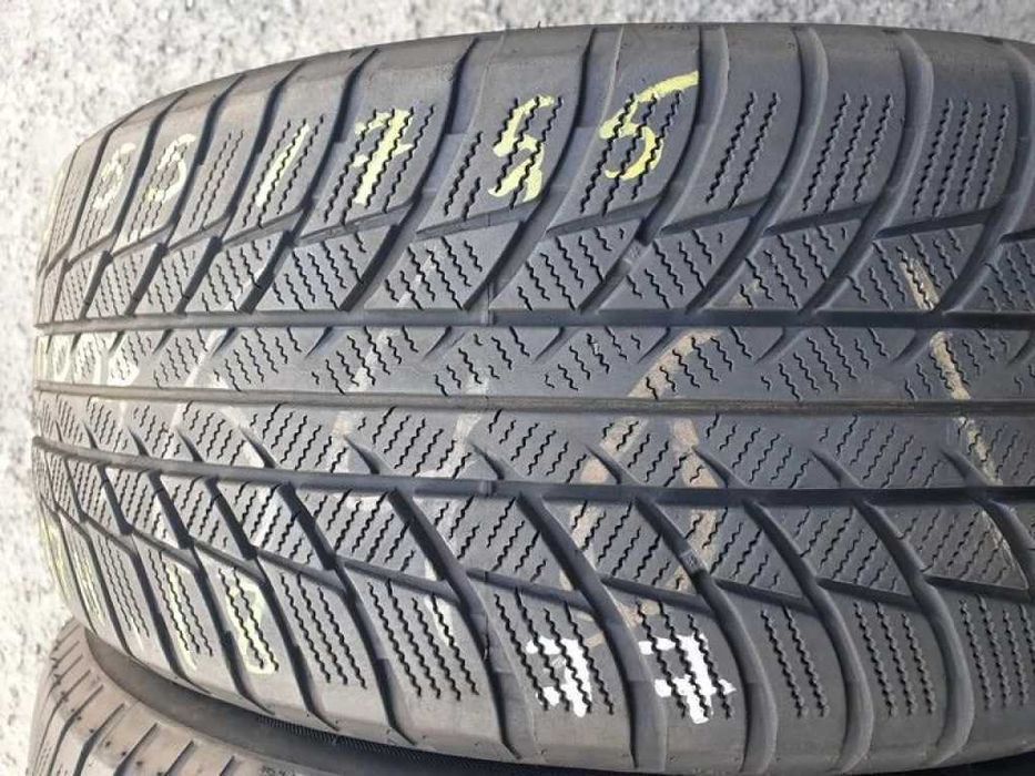 225/55 R17 97H Bridgestone BlizzakLm001 зима 2штуки протектор 5.5-6 мм