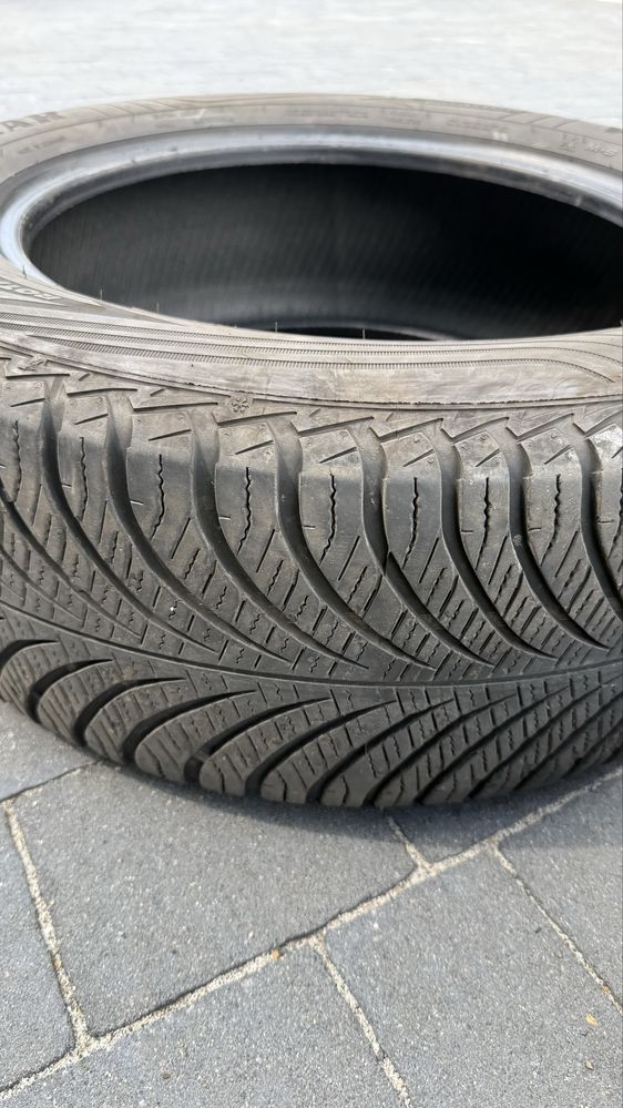 Opony wielosezonowe Good Year 235/55 R17 Vector 4seasons