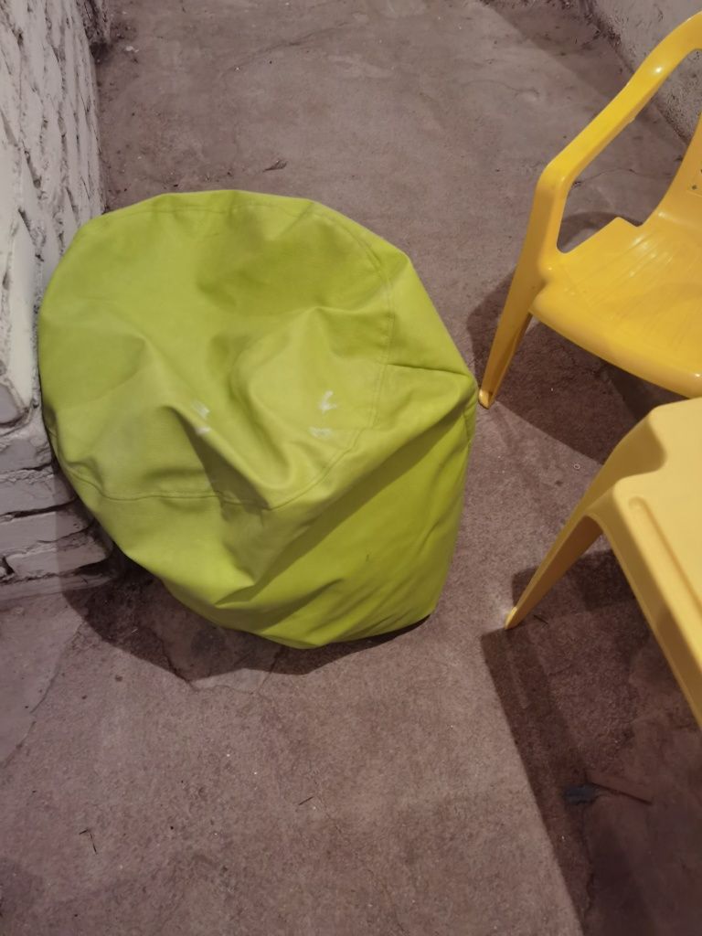 Zestaw plastikowy żółty stolik + krzesełko + pufa