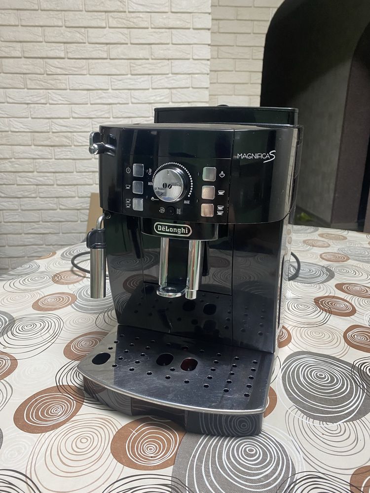 Кавоварка DeLonghi Magnifica S