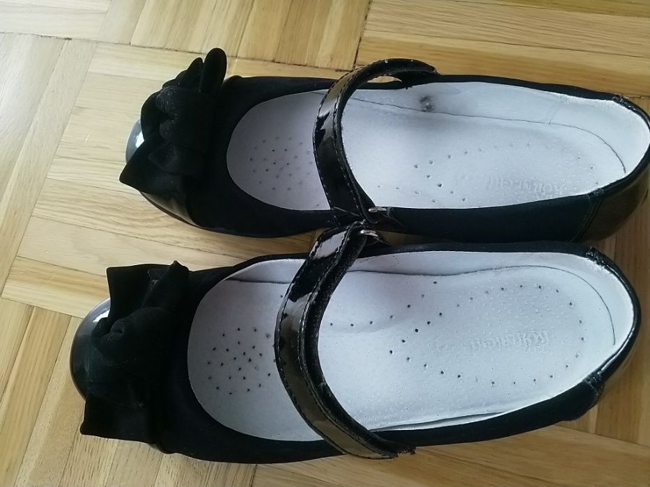 Buty czarne dziewczęce rozm. 33