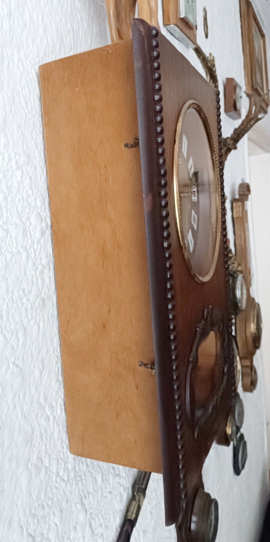 Zegar sprawny ,  ścienny bijący z kluczykiem.