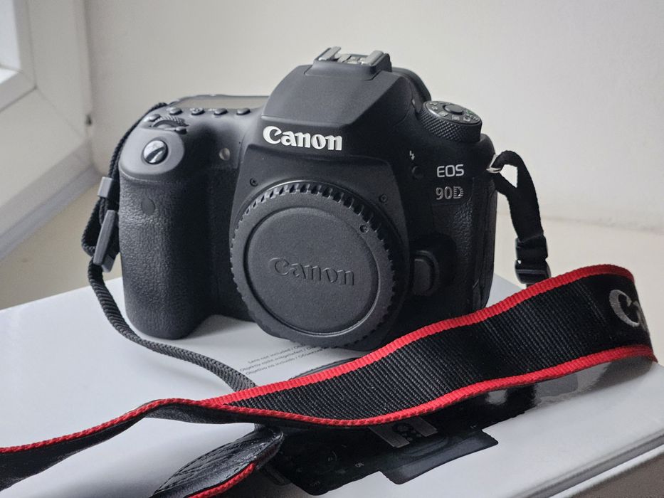 Фотоапарат Canon 90D Body