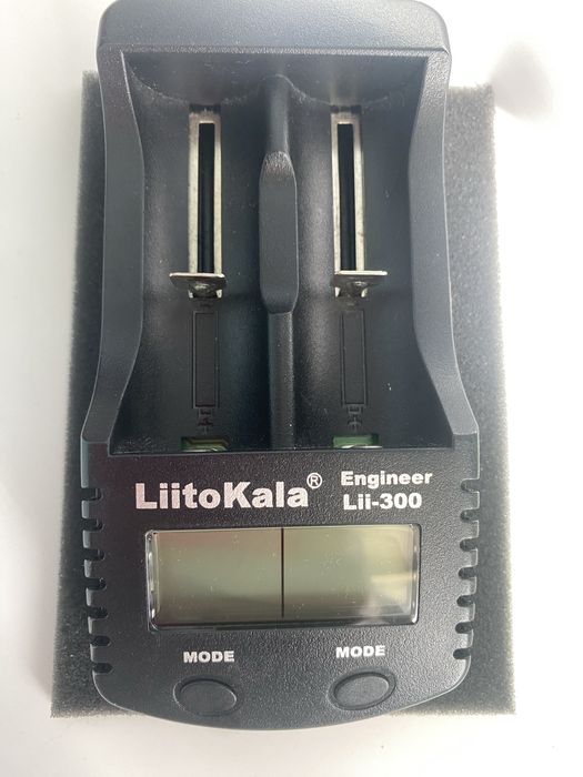 Універсальний зарядний пристрій, для батарейок   Liitokala Lii-300 .