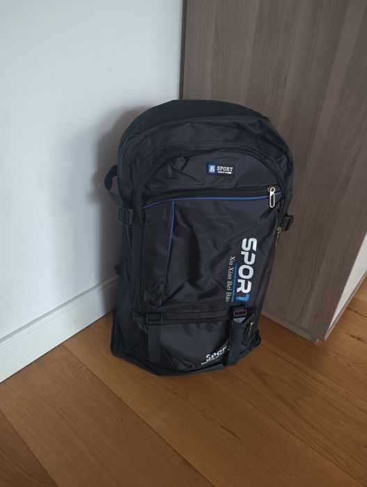 Duży plecak turystyczny, w góry, regulowany 70 L, trekkingowy, lekki,