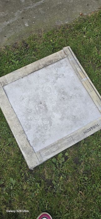 Sprzedam paczkę dużych plytek