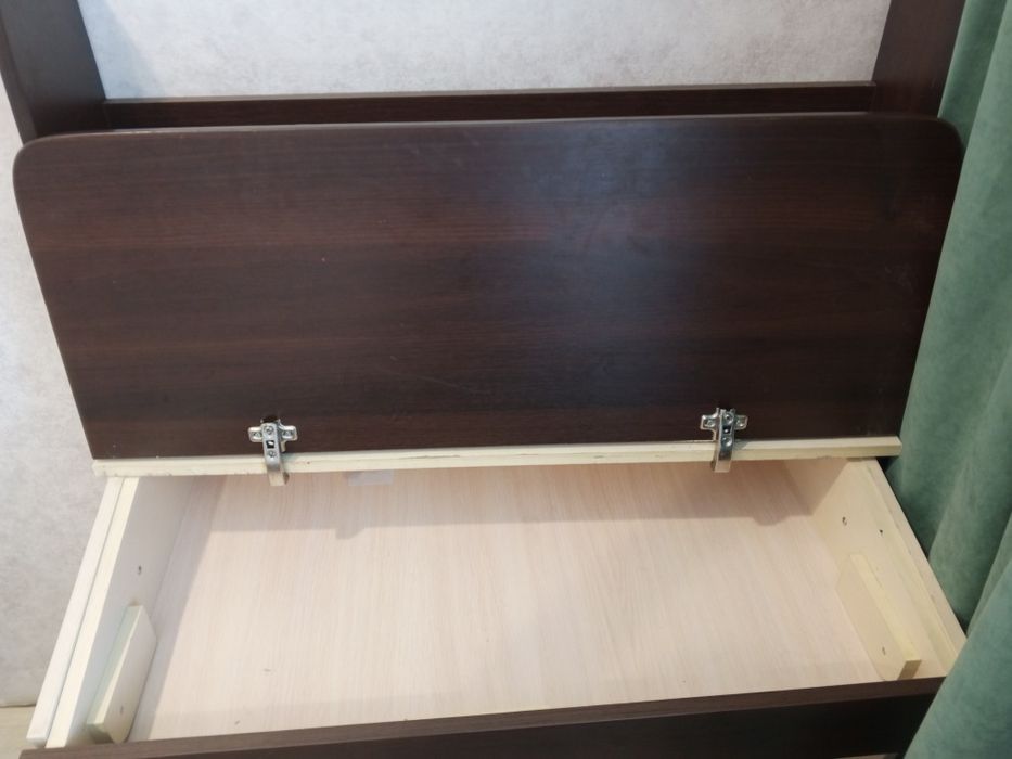 Шкільна парта, для уроків