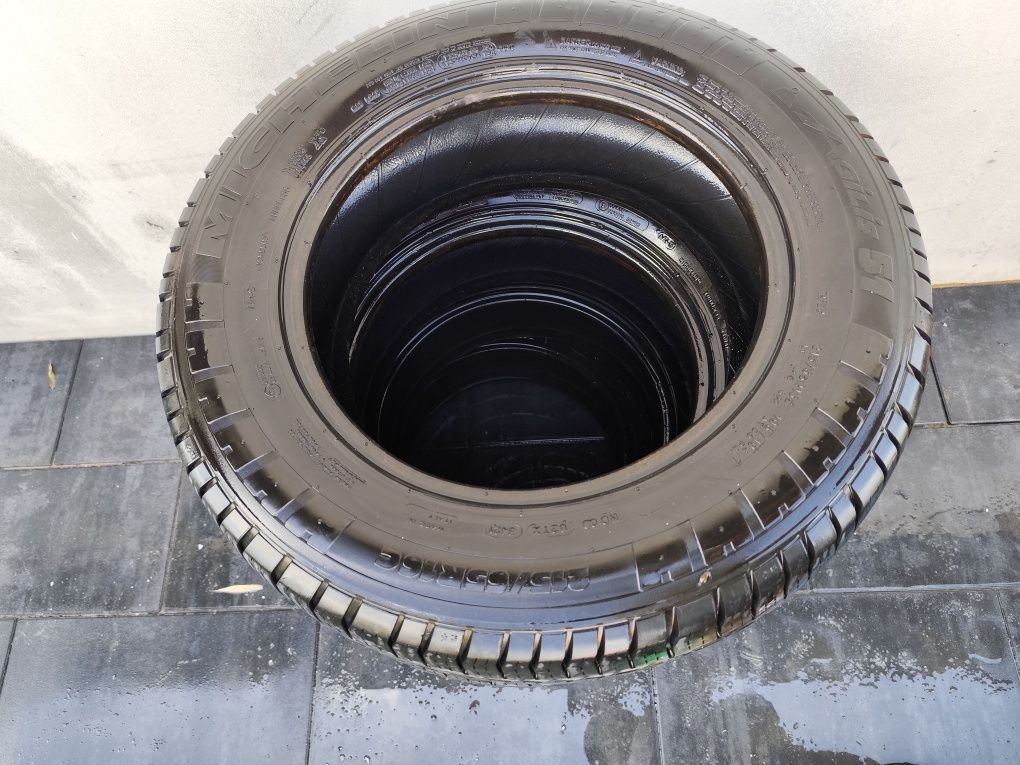 Komplet opon letnich Michelin Agilis 215/65/16c vivaro trafic talento
