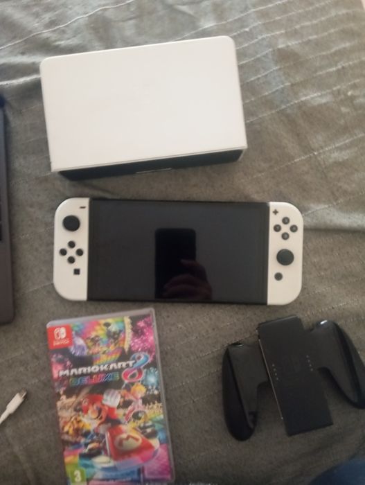 Nintendo switch OLED branca e jogo super Mario kart