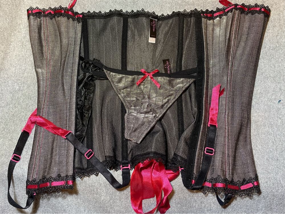 Gorset francuski zapinany z przodu ze stringami , XS/S, rowy