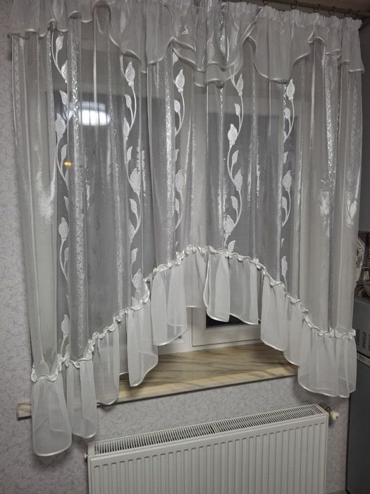 Штора-арка біло-срібляста в ідеальному стані